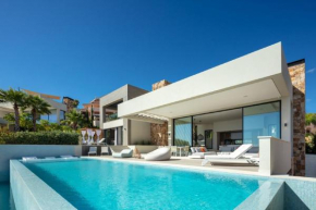 Designed with a contemporary twist, it has been impeccably tailored to cope with the magnificent panoramic views